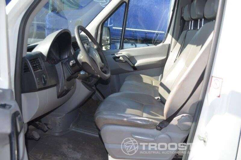 VOLKSWAGEN Crafter Kasten 30 kurz L1H1-2.5TDI Kastenwagen Verkaufsauktionen - Photo 8